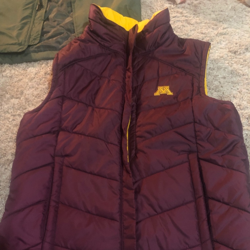 Minnesota golden gophers puffer vest